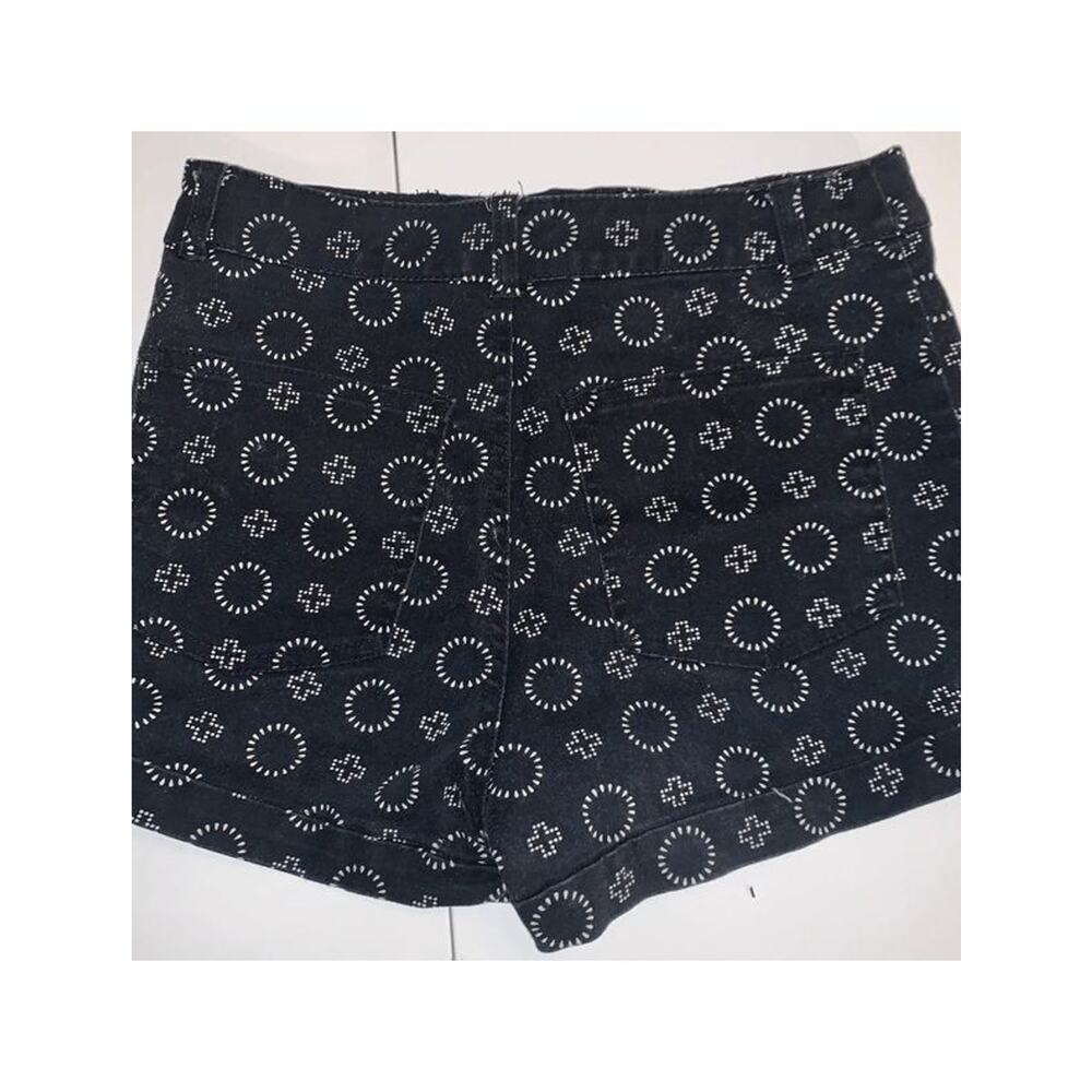 Woman's H&M Divided Black Shorts Size 4